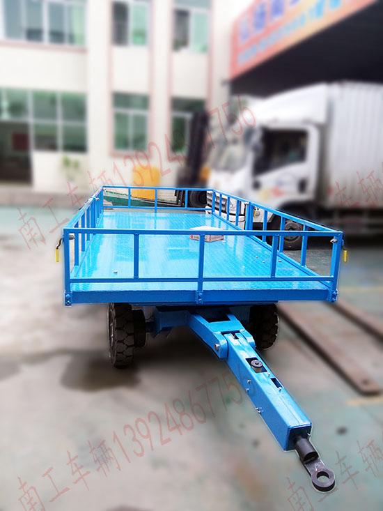 6吨18新利LUCK官网(中国)股份有限公司护栏型牵引拖车