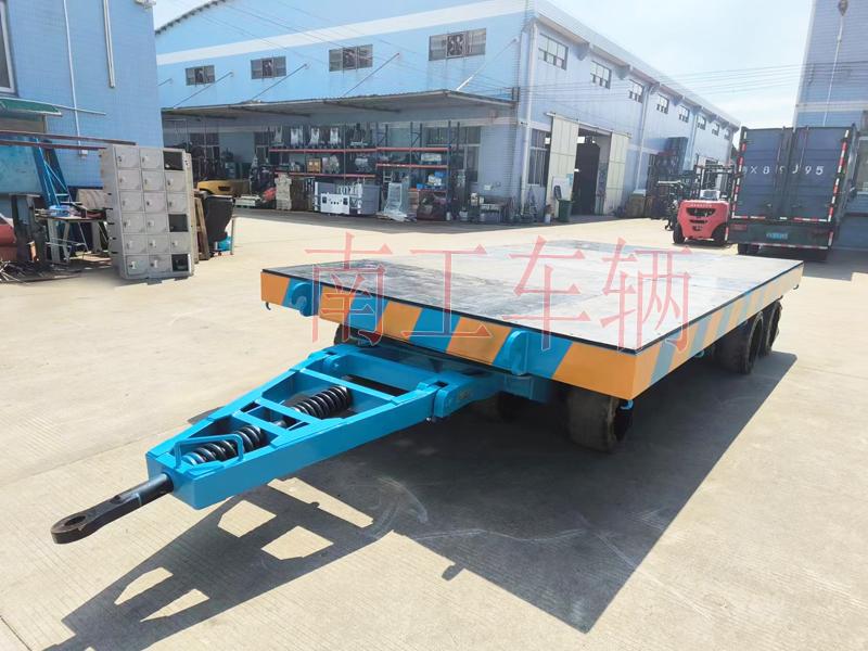 45吨重型18新利LUCK官网(中国)股份有限公司 无动力牵引全挂拖车铺橡胶板