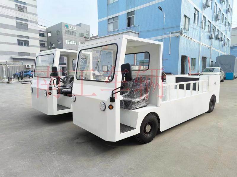 2吨座驾式纯电动18新利LUCK官网(中国)股份有限公司 电动工具拖车